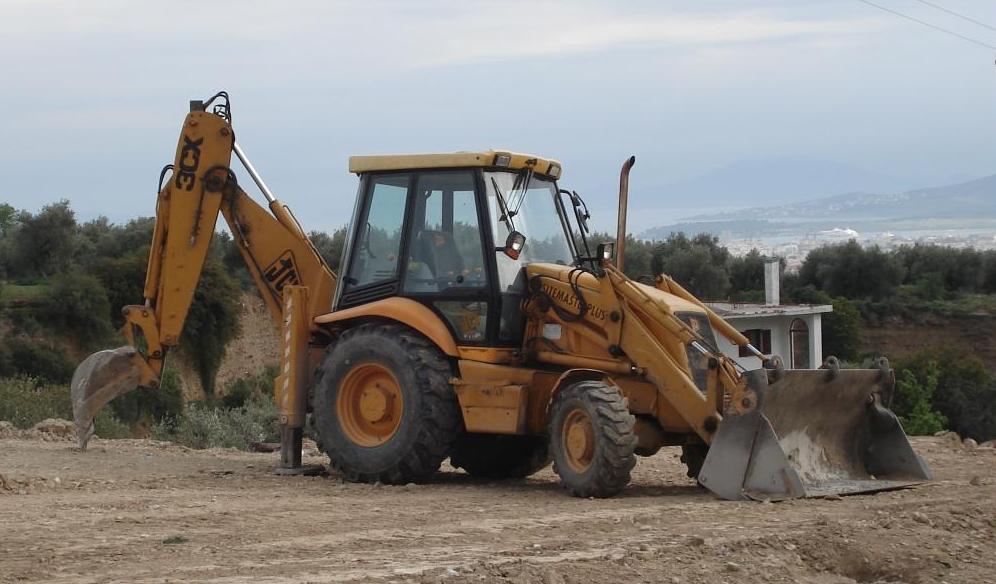 JCB 3CX kotró-rakodó (törőfejjel)